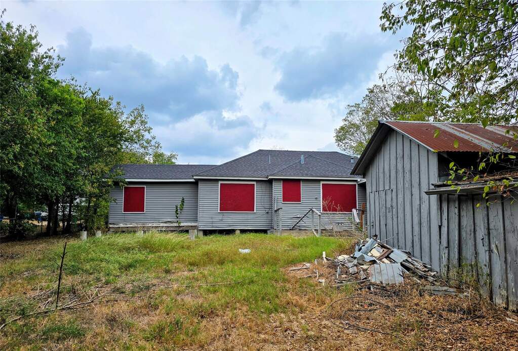 914 Porter &  901 W 5th, Taylor, TX 76574 - More