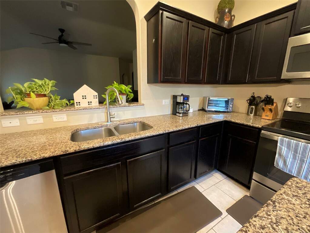 1610 Windridge Dr, Lockhart, TX 78644 MLS 2168734 properties Dallas