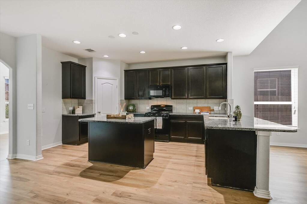 113 Cipressi Cv, Georgetown, TX 78628 - More