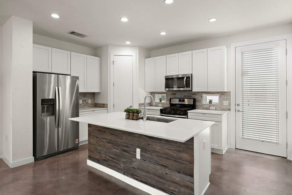 6404 Porter St #1, Austin, TX 78741