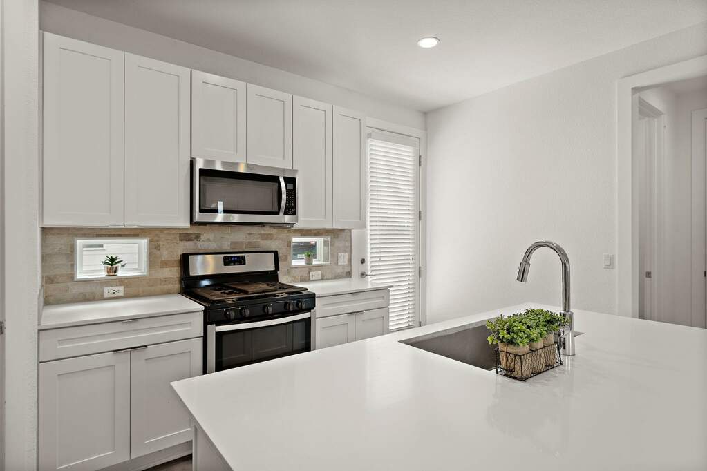 6404 Porter St #1, Austin, TX 78741 - View 2