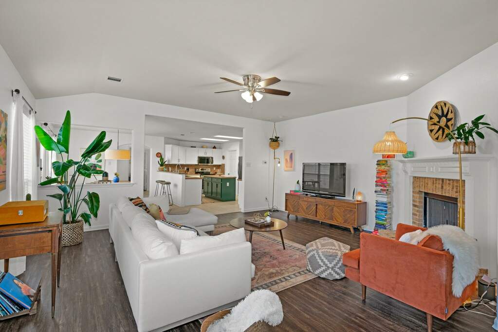 8911 Appaloosa Pass, Converse, TX 78109 MLS 3047919 properties Dallas