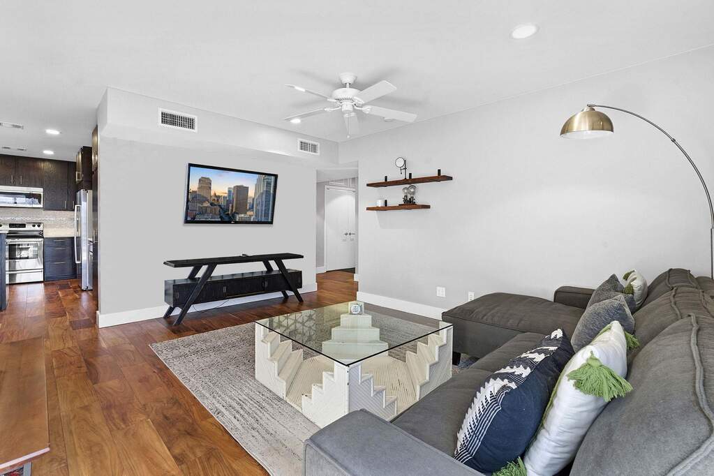 Unloce 904 West Ave #214, Austin, TX 78701 | MLS# 3861292 | @properties lone ...