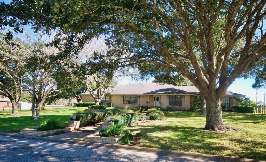 827 S Penn St, Flatonia, TX 78941 MLS 4566117 properties Dallas