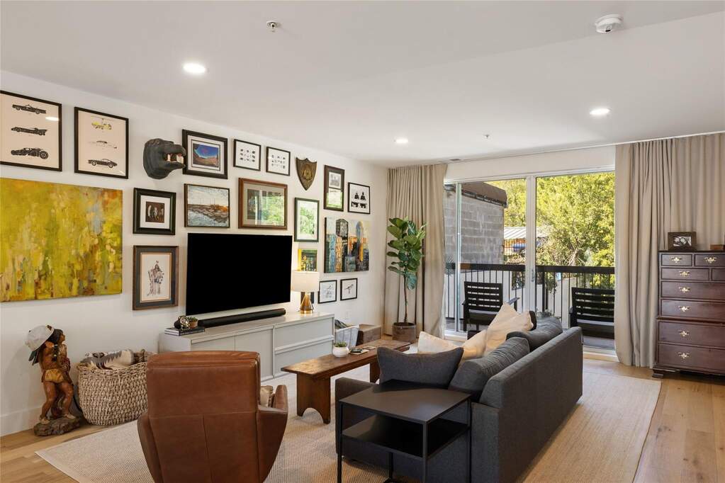 Unloce 2906 S 1st St #201, Austin, TX 78704 | MLS# 4903709 | @properties lone ...