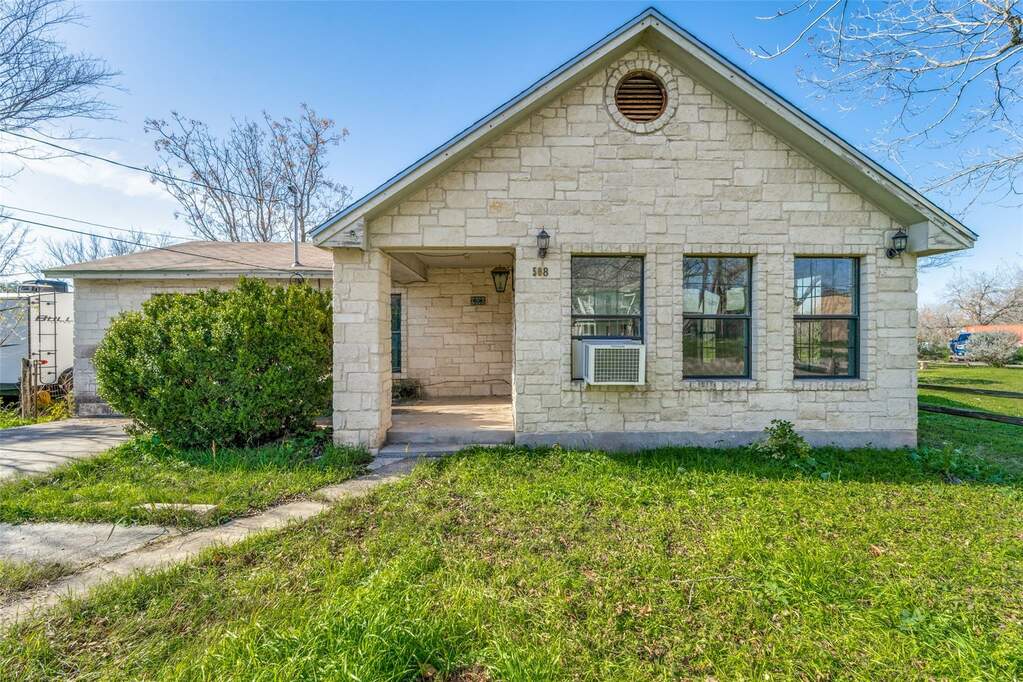 508 Main St, Martindale, TX 78655 MLS 5040995 properties Dallas