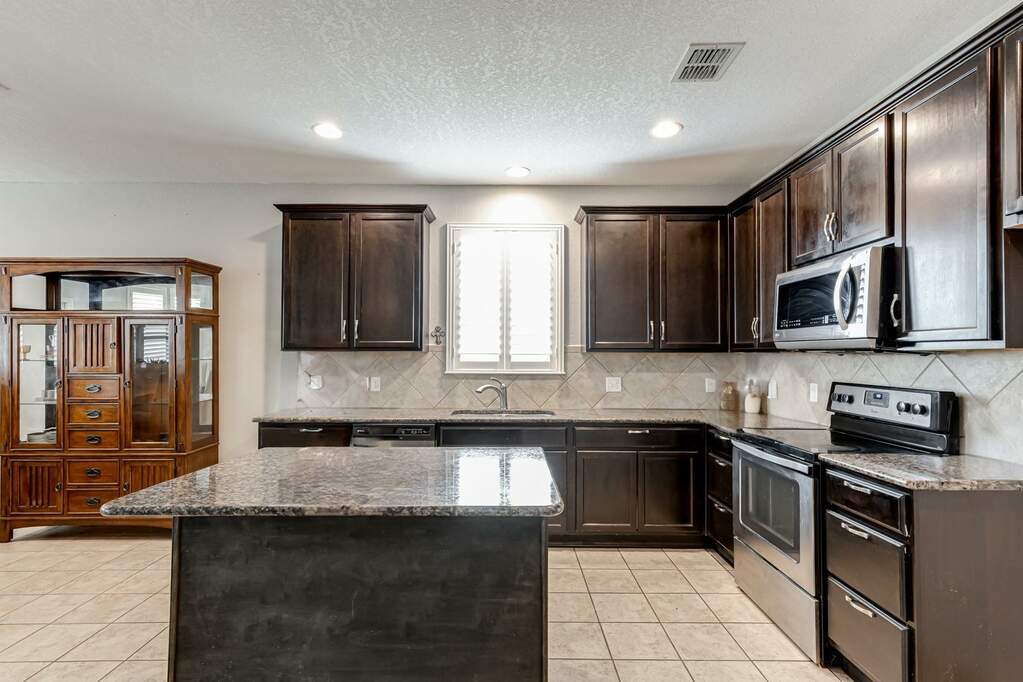 3743 Painted Tracks, Selma, TX 78154 MLS 5086473 properties