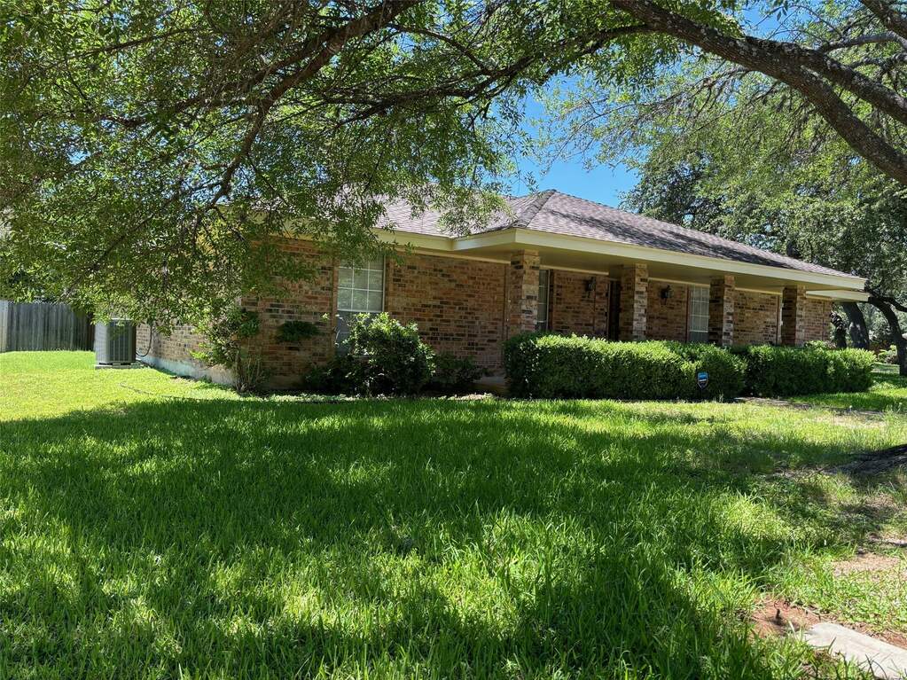 7100 Fence Line Dr, Austin, TX 78749 MLS 5087968 properties lone