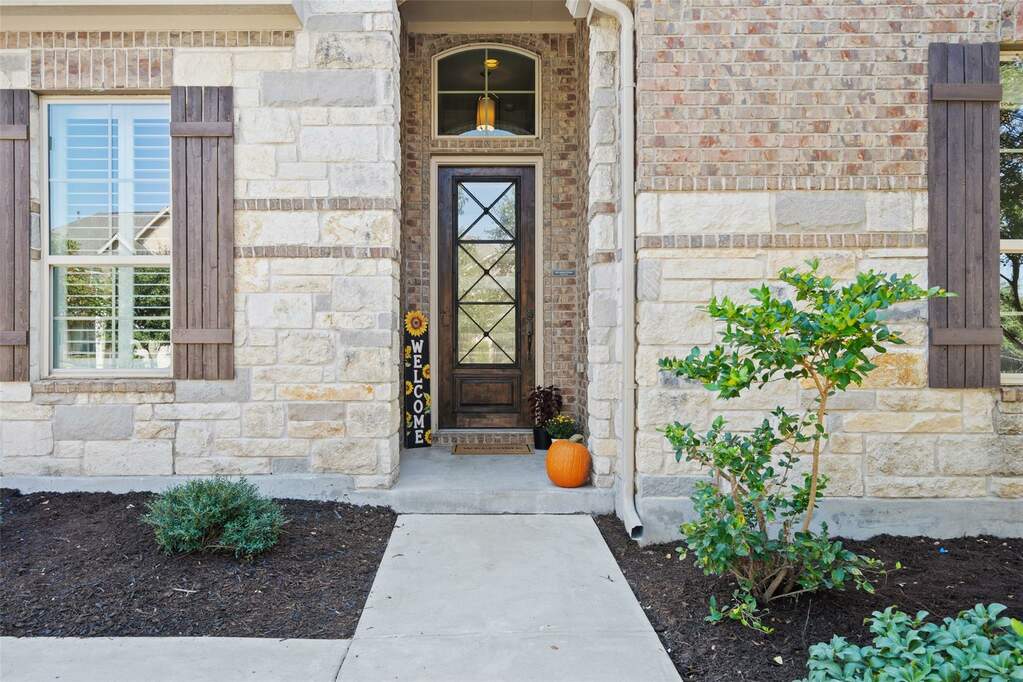 586 Oyster Crk, Buda, TX 78610 MLS 5721774 properties lone star