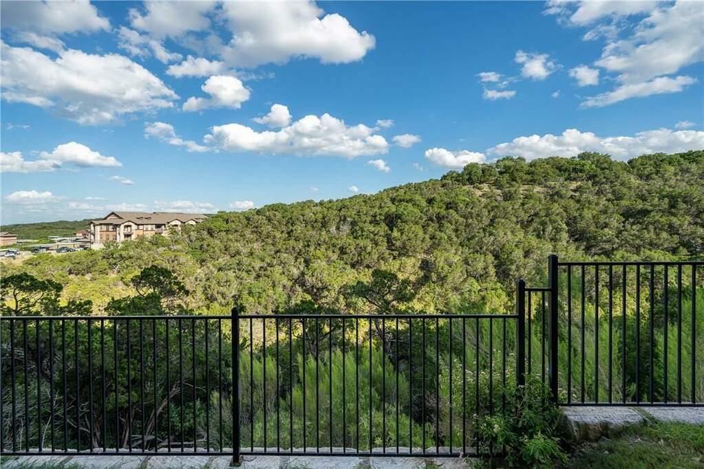 230 Sunrise Ridge Cv, Austin, TX 78738 - View 2