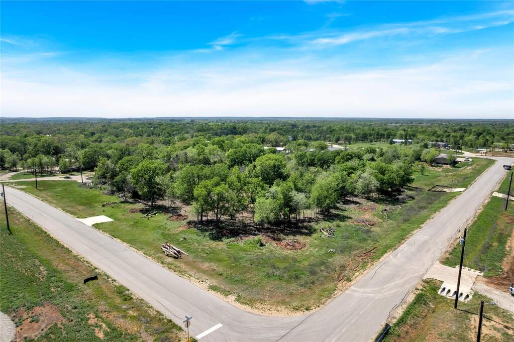 112 Empire St, Elgin, TX 78621 - View 3
