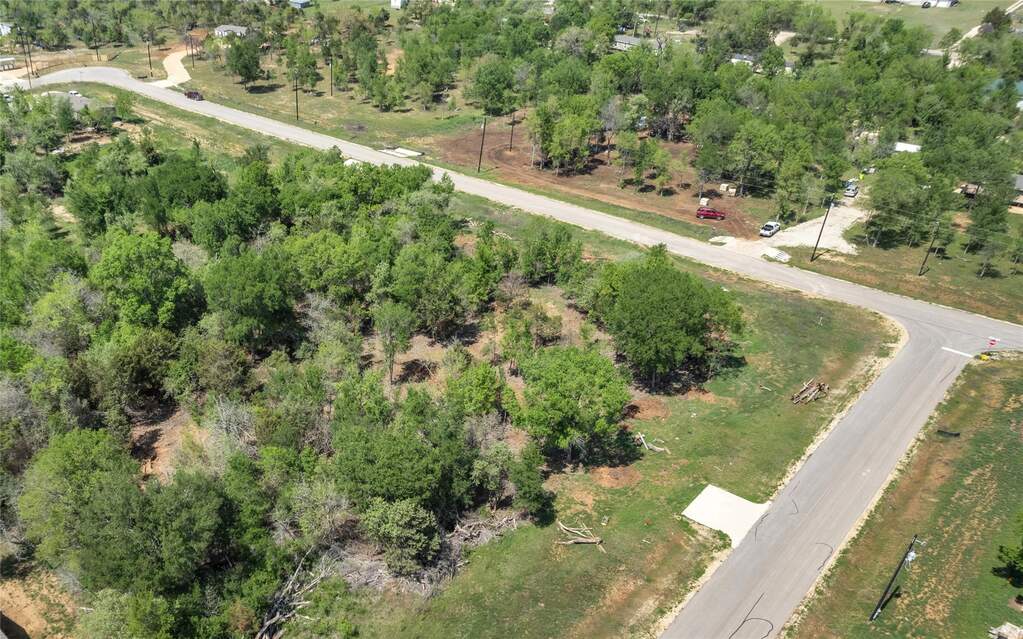 112 Empire St, Elgin, TX 78621 - More