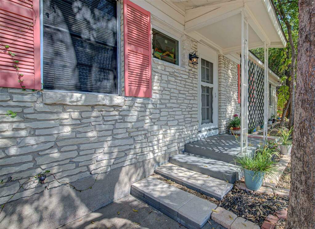 110 W Saint Johns Ave, Austin, TX 78752 - View 3