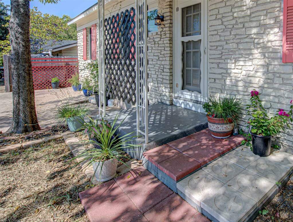 110 W Saint Johns Ave, Austin, TX 78752 - View 6