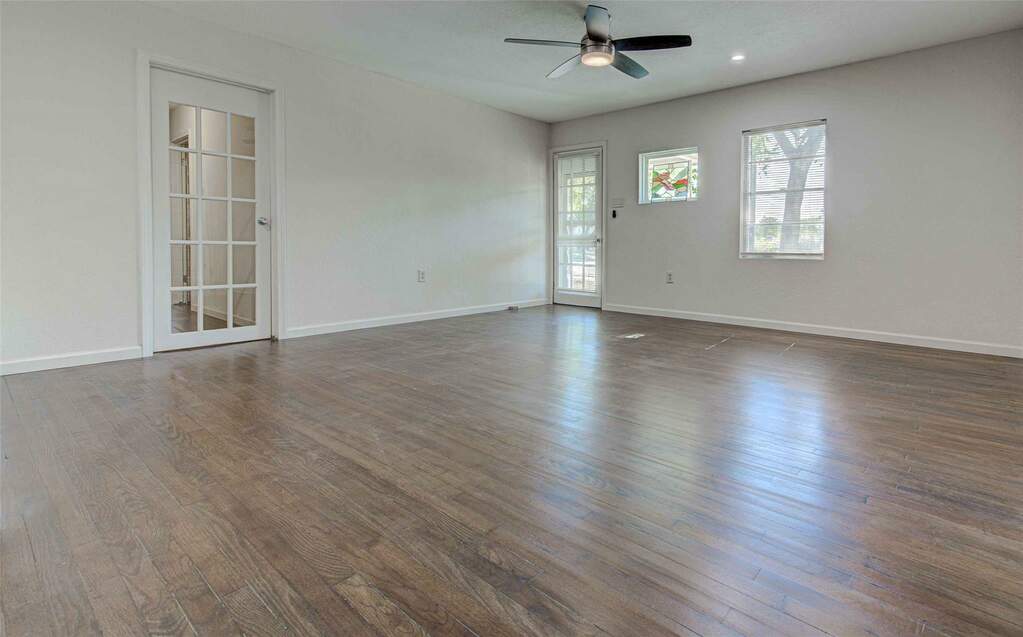 110 W Saint Johns Ave, Austin, TX 78752 - More