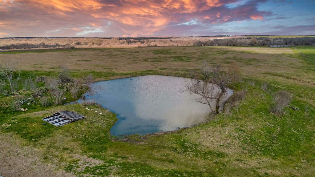 62 County Road 448 Rd, Waelder, TX 78959 MLS 6989249 properties