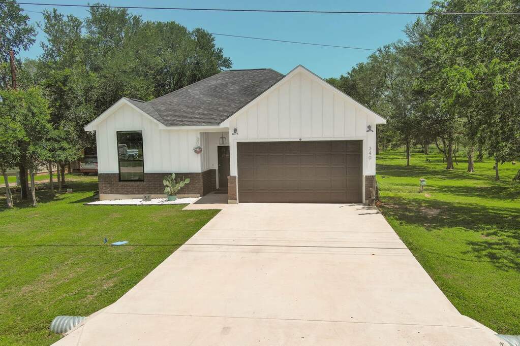 338 W Keanahalululu Ln, Bastrop, TX 78602, Bastrop