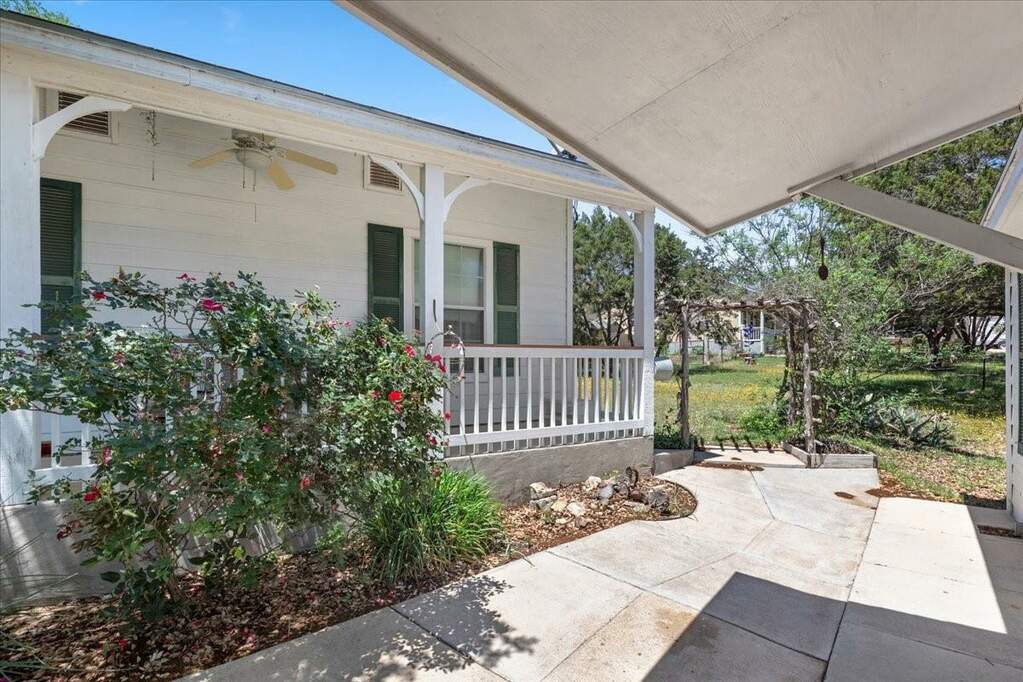 401 Stallion Springs Dr, Fischer, TX 78623 MLS 7415167 properties