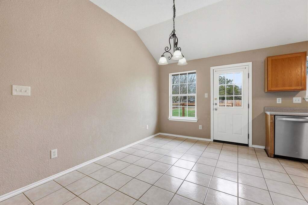 120 Kokomo Ln, Bastrop, TX 78602 - More