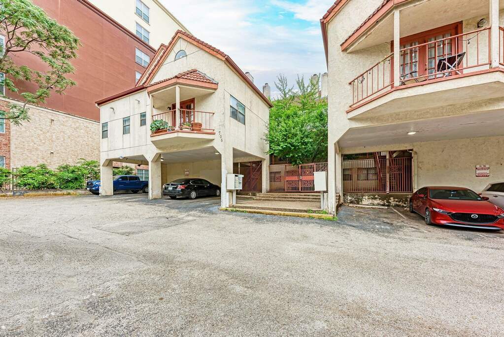 706 W 22nd St 204, Austin, TX 78705 MLS 8251021 properties