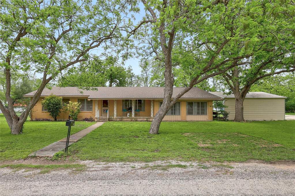 302 Vernon St, Thrall, TX 76578, Thrall