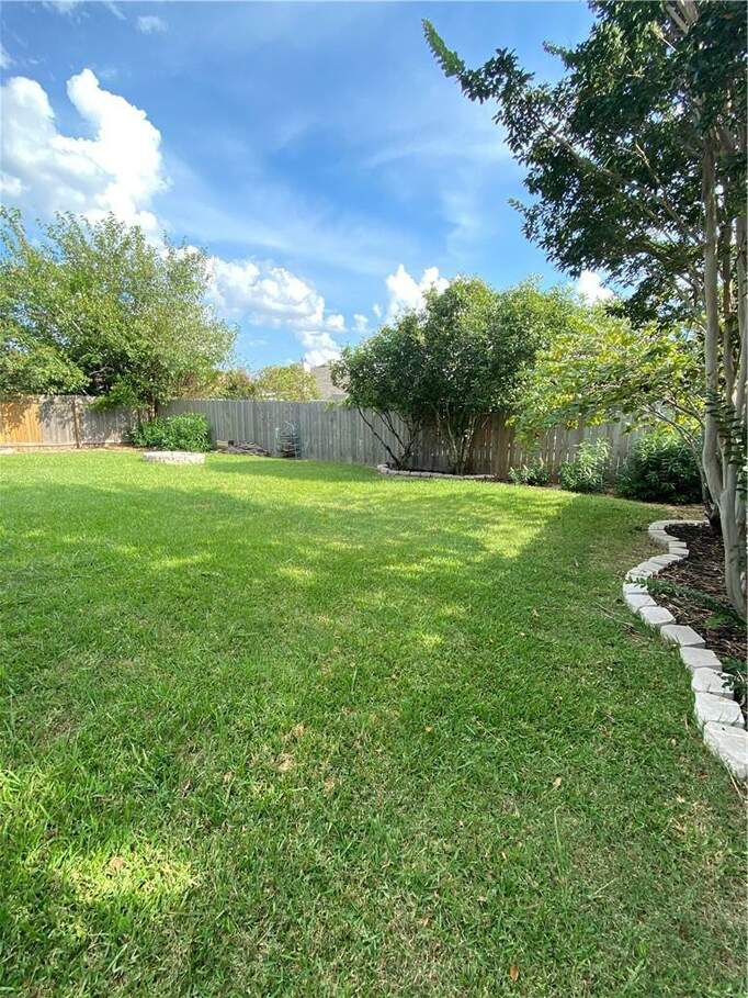 121 Emma Lynn Ln, Hutto, TX 78634 MLS 8913517 properties Dallas