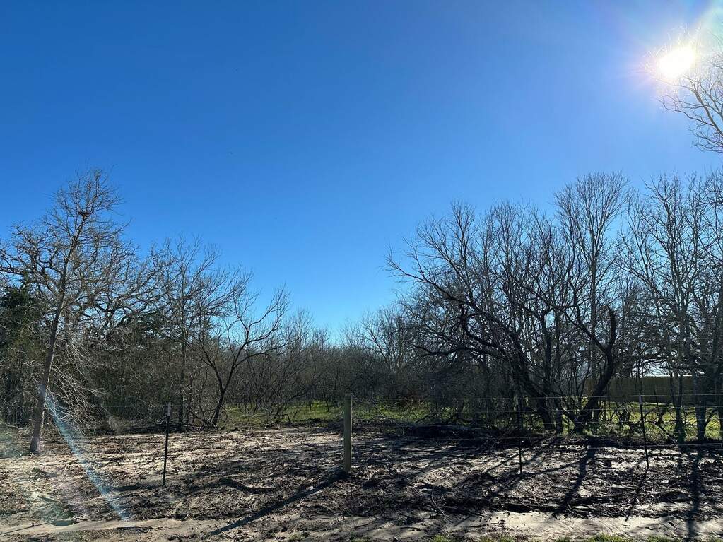 8307 Jeddo Rd, Waelder, TX 78959 MLS 9448249 properties Dallas