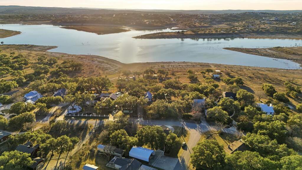 2325 Lakeshore Dr, Canyon Lake, TX 78133 - View 2