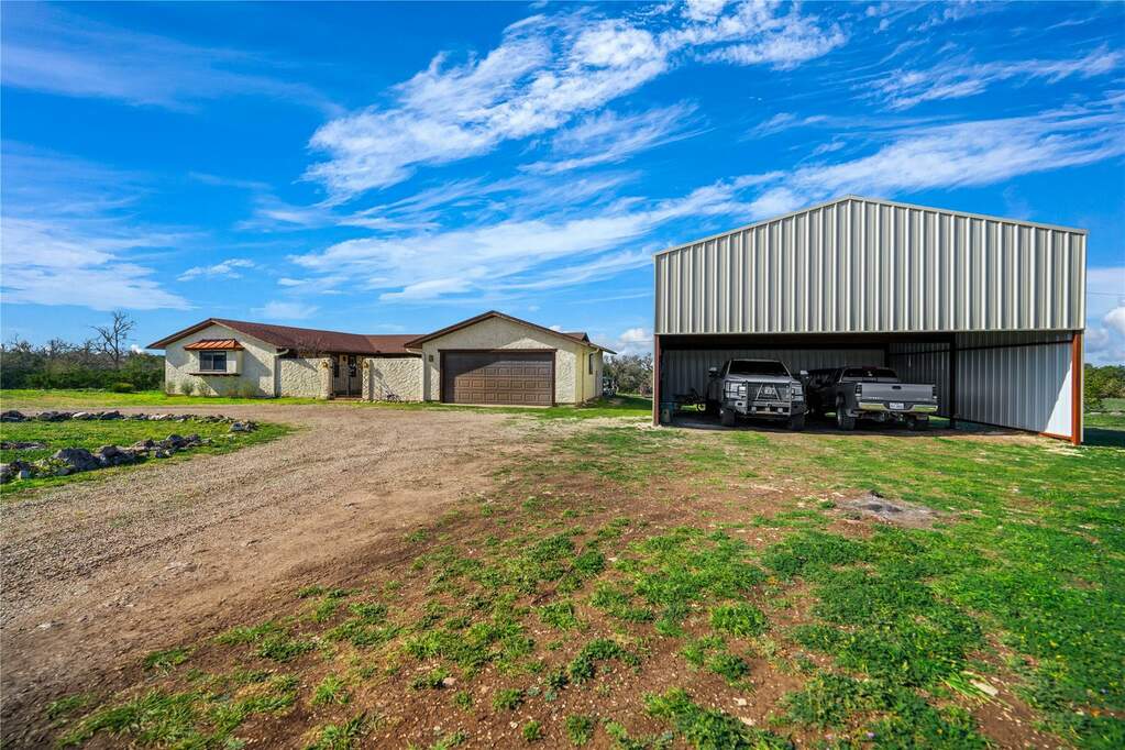 207 Broken Spur Dr, Kerrville, TX 78058 MLS 9955973 properties Dallas