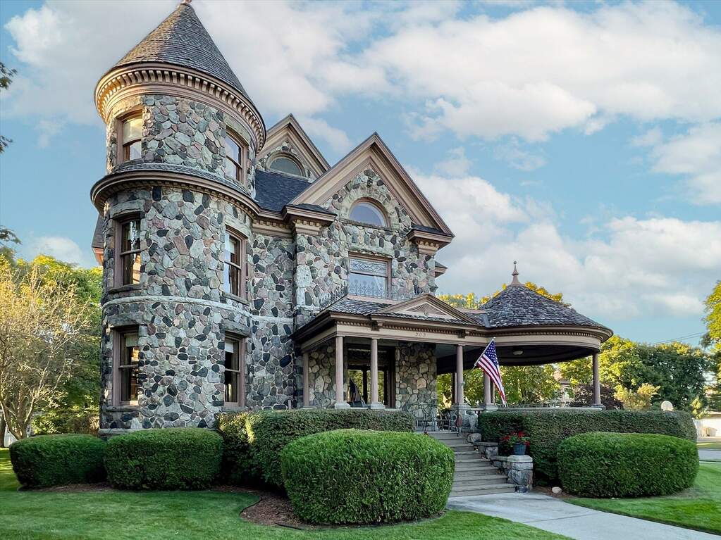 1-303-S-State-Ave-WindowStill-Real-Estat at 303 S State Avenue, Alpena, MI 49707