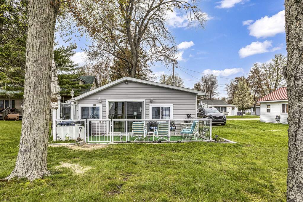 Apartment in Houghton Lake - View 3