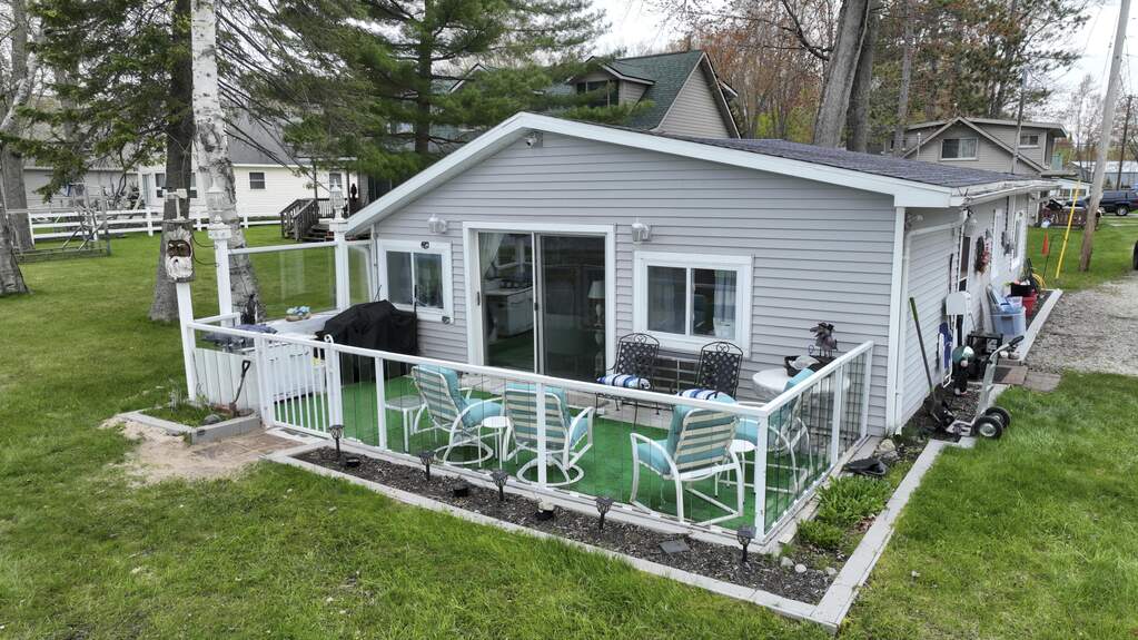 Apartment in Houghton Lake - View 5