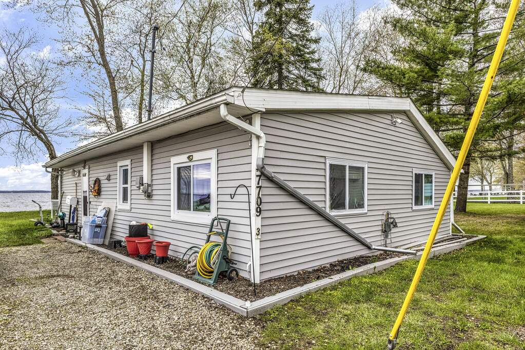 Apartment in Houghton Lake - View 6