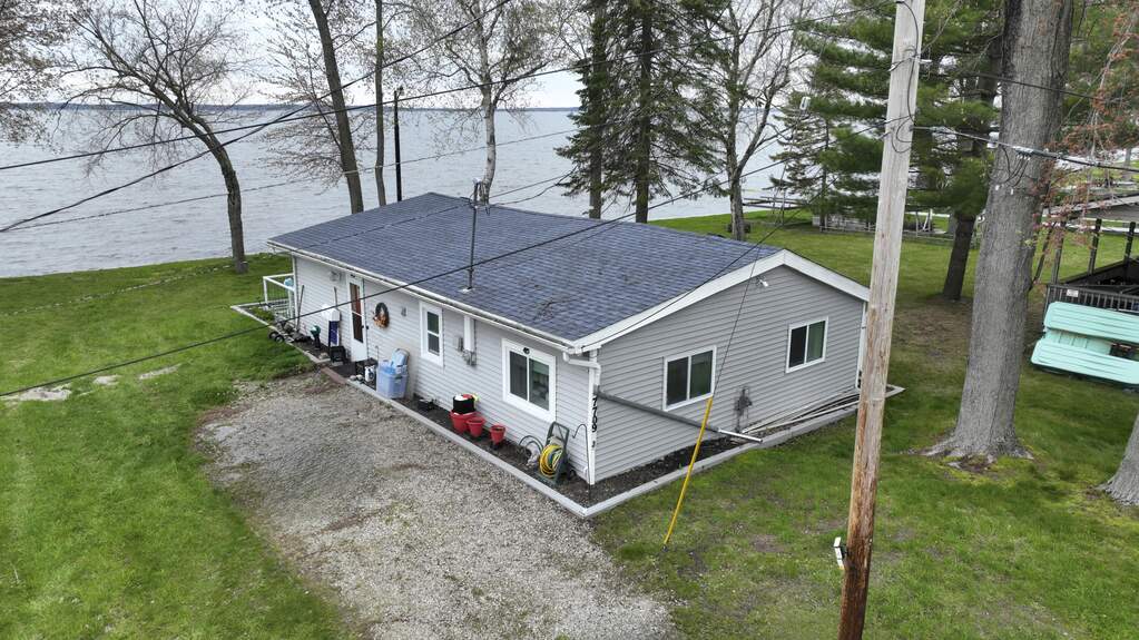 Apartment in Houghton Lake - More