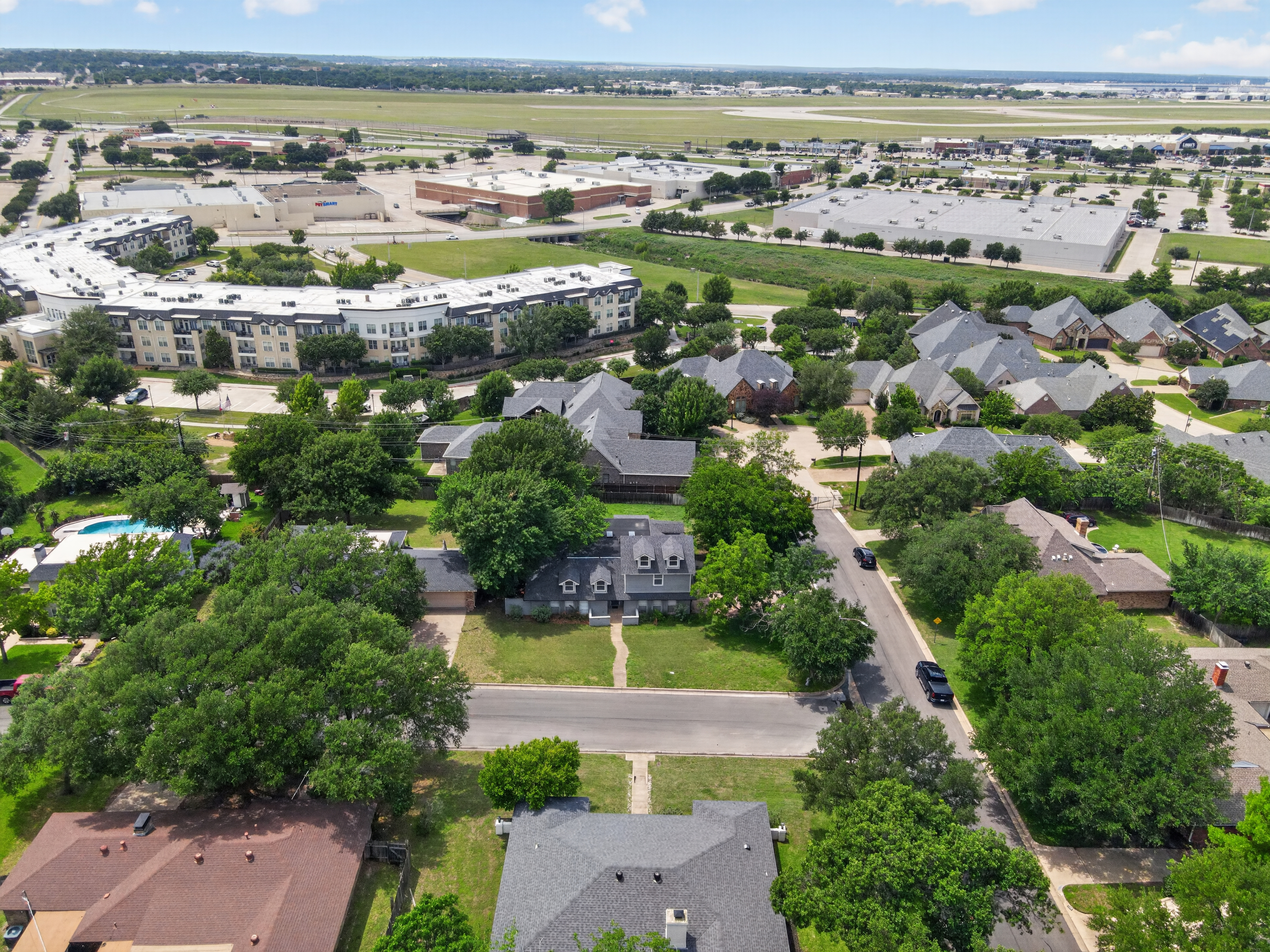 1400 Ems Road W