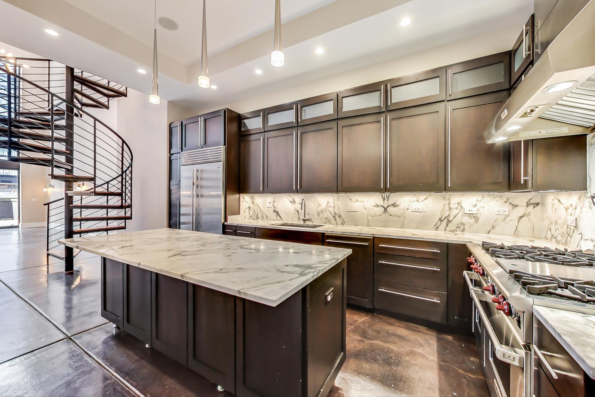 813 W Fulton Market #2