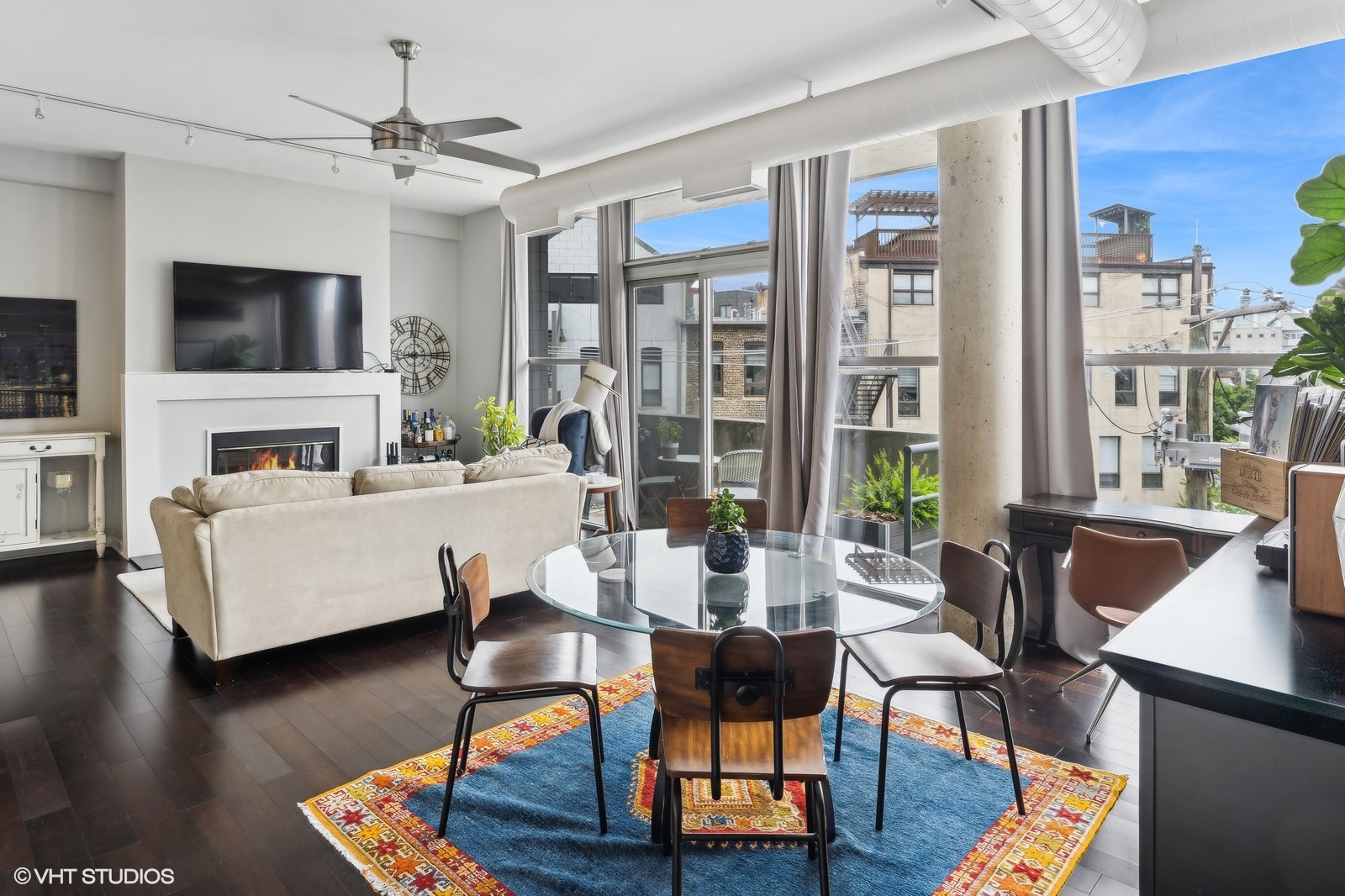 939 W Huron Street #304