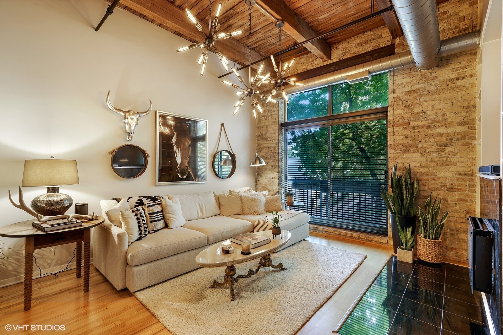 1740 N Maplewood Avenue #205