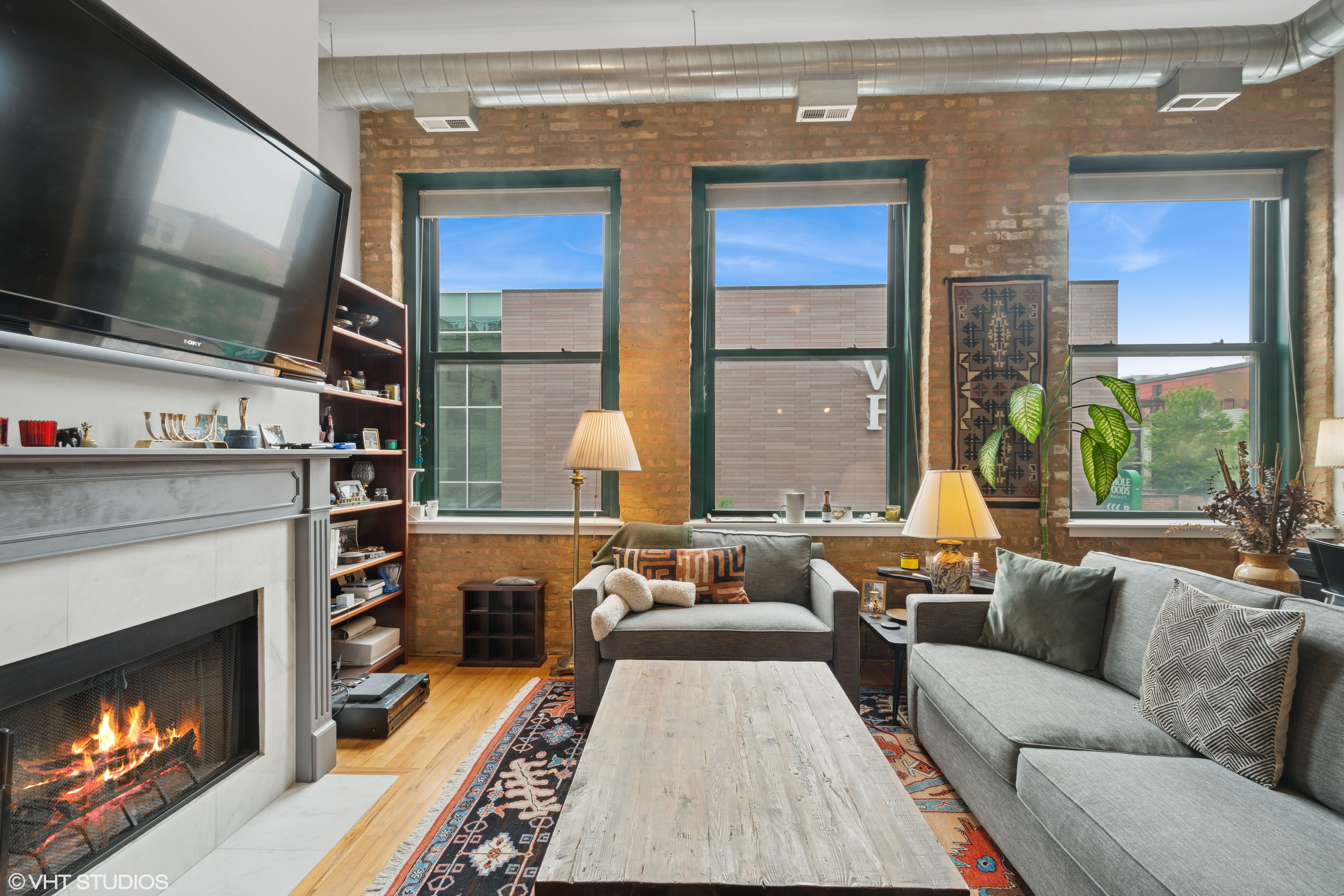 3151 N Lincoln Avenue #204