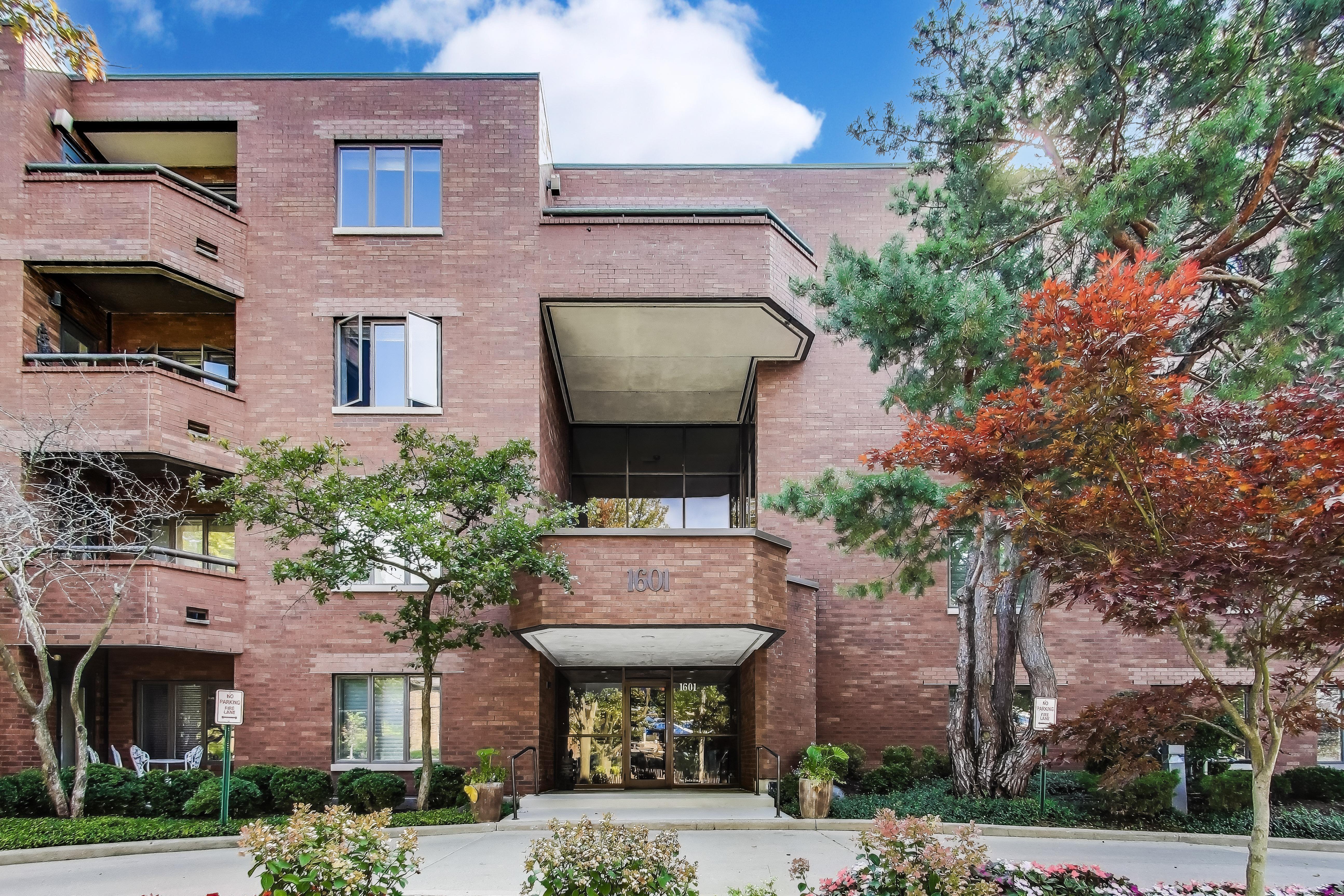 1601 Oakwood Avenue #406