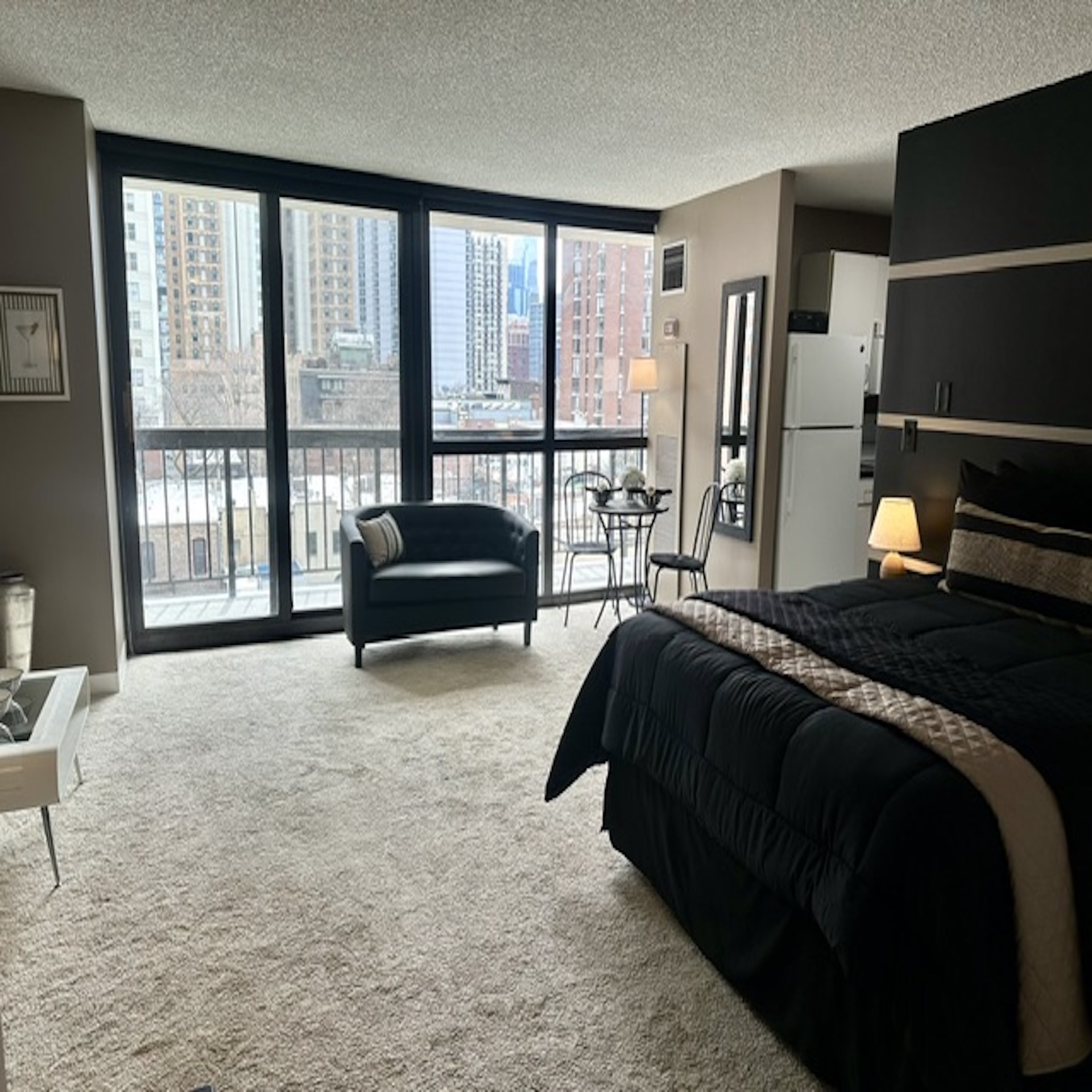 33 W Delaware Place #7C