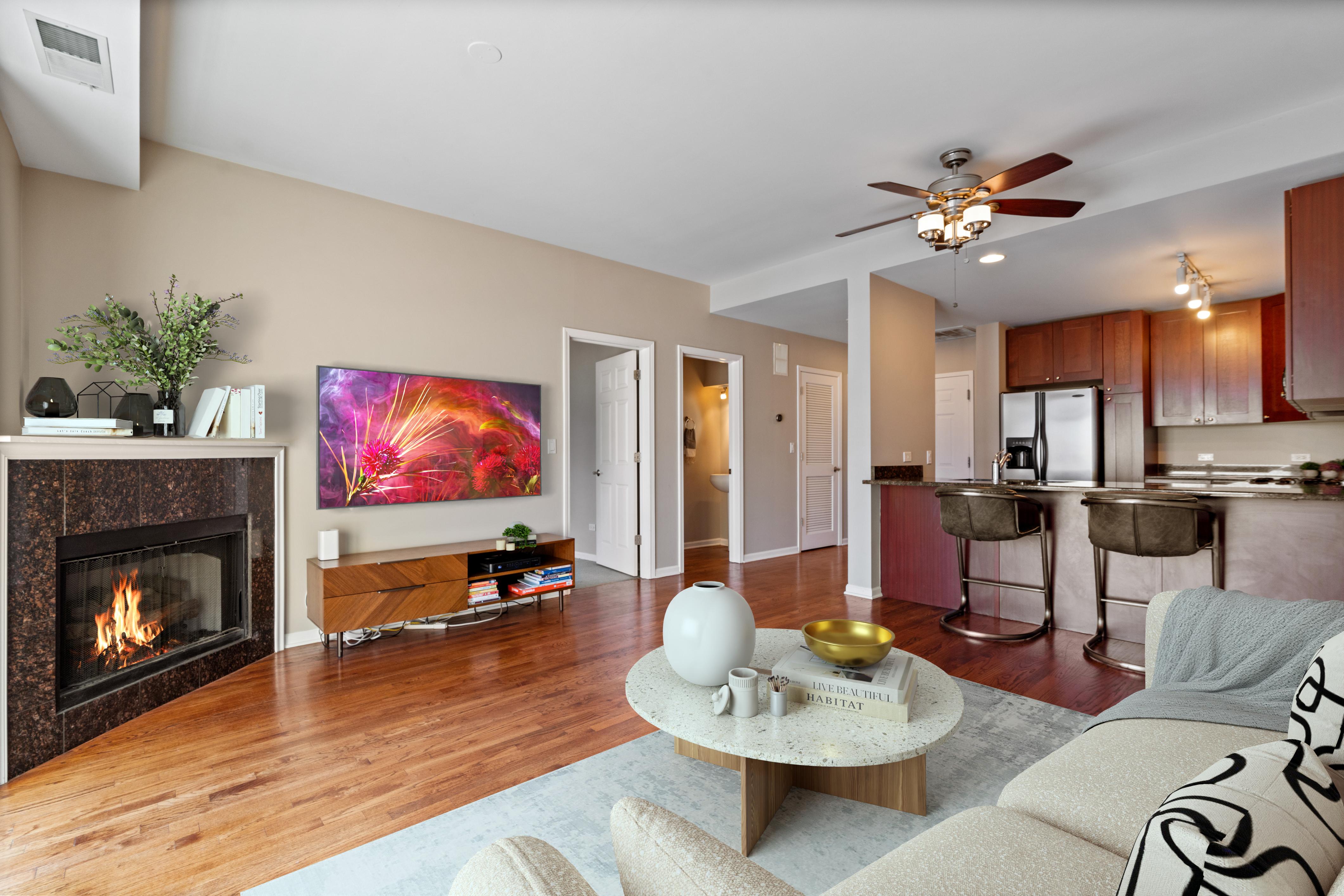 657 W Fulton Street #703