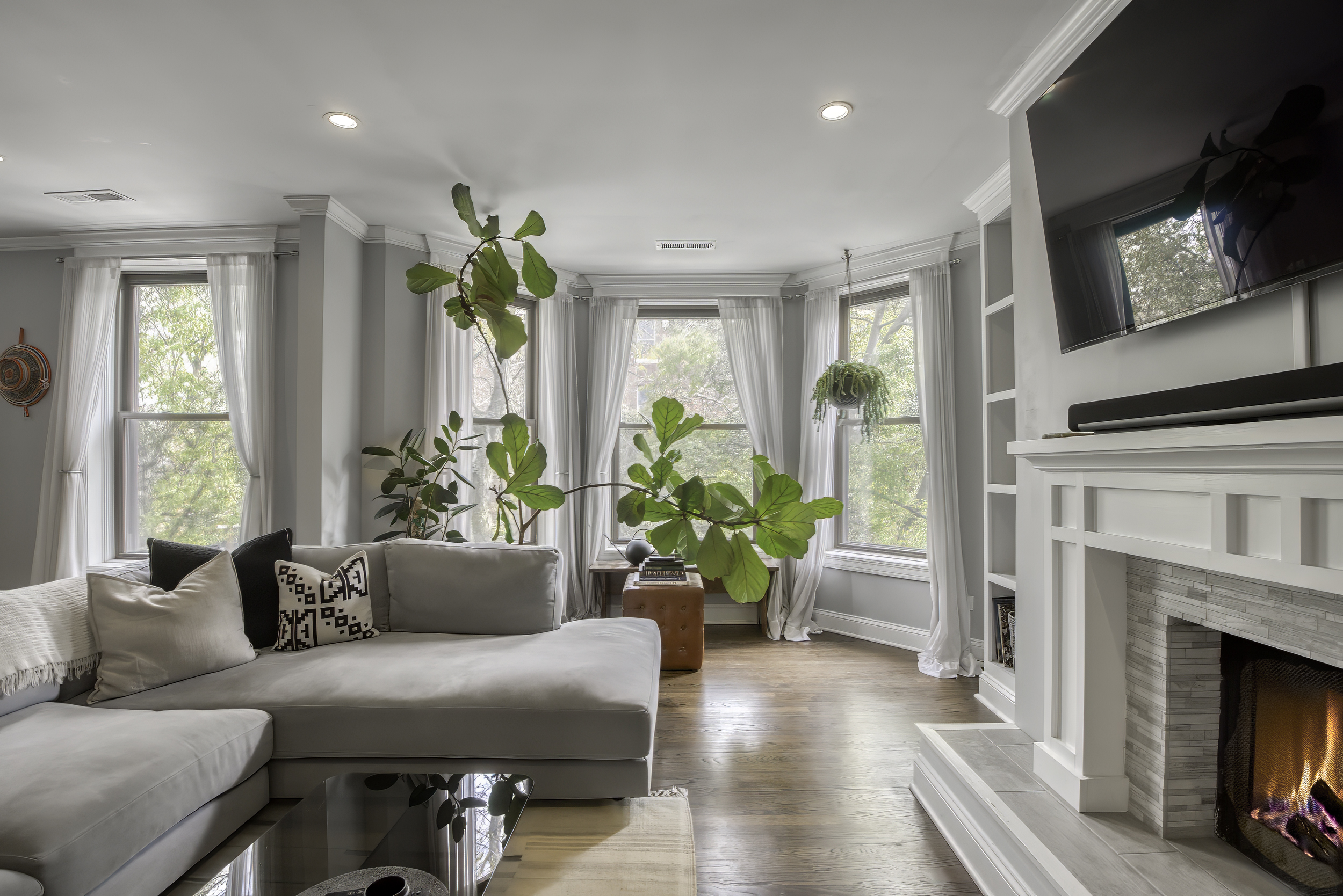 3842 N Sheffield Avenue #303
