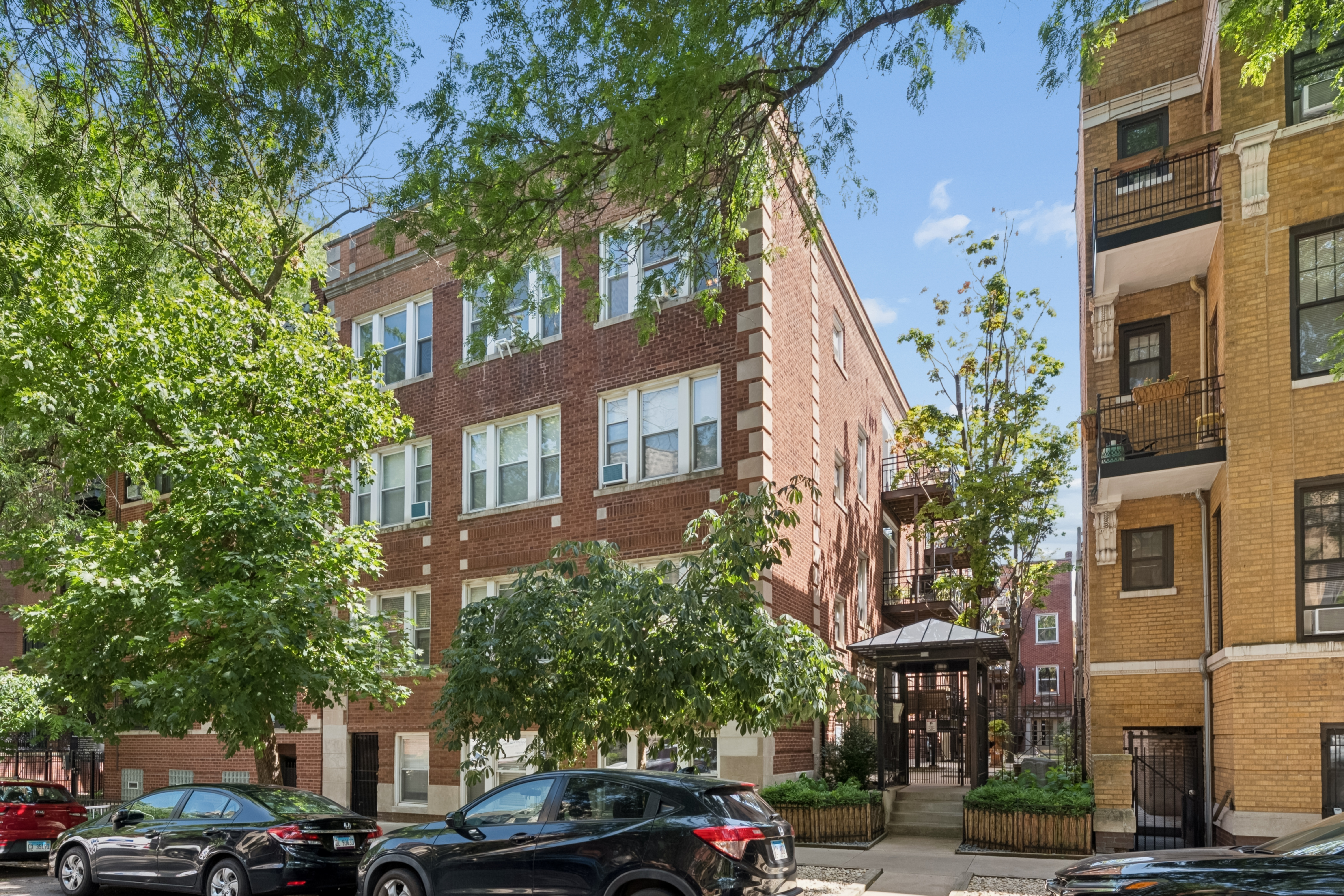 715 W Barry Avenue #5B