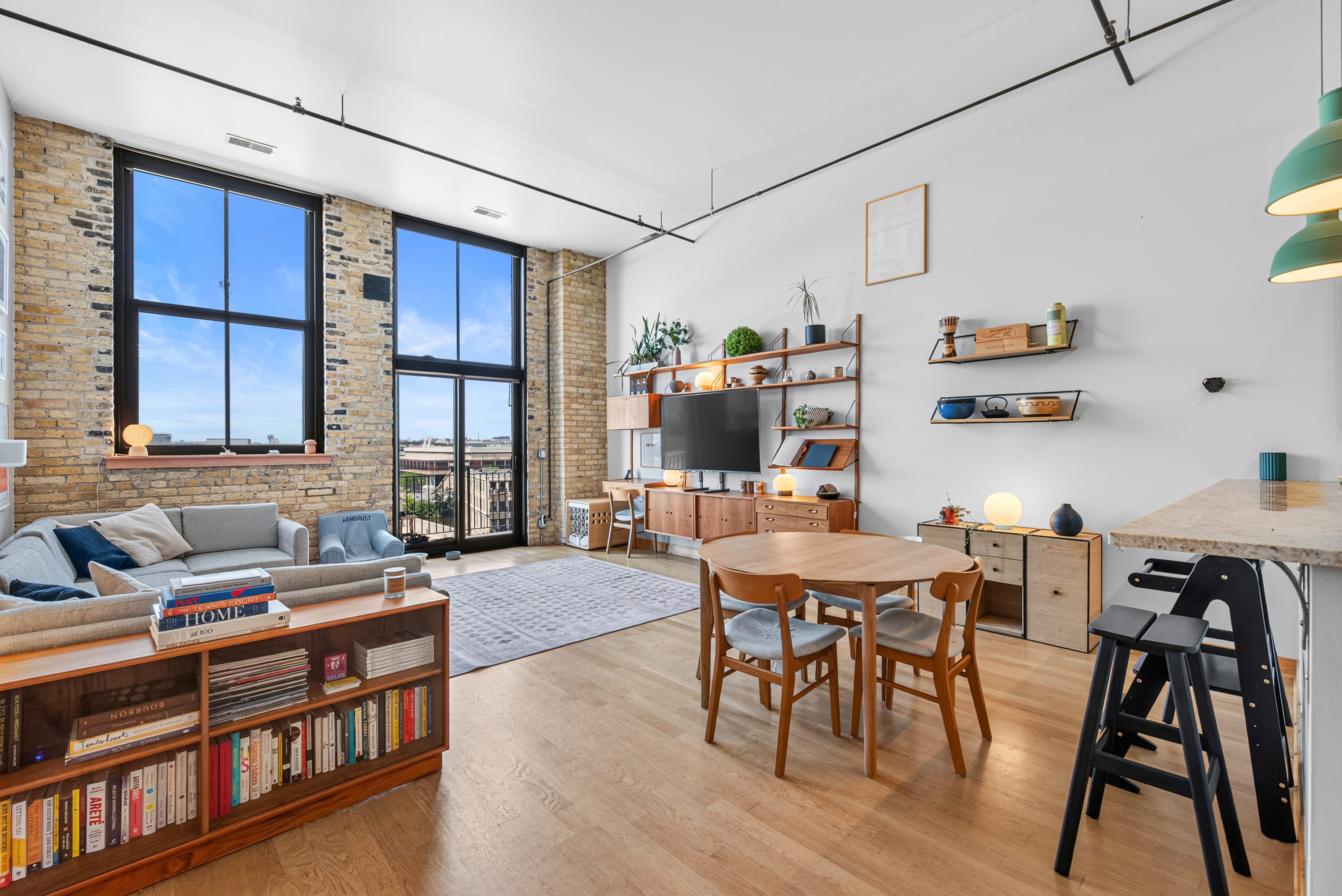239 E Chicago St #708