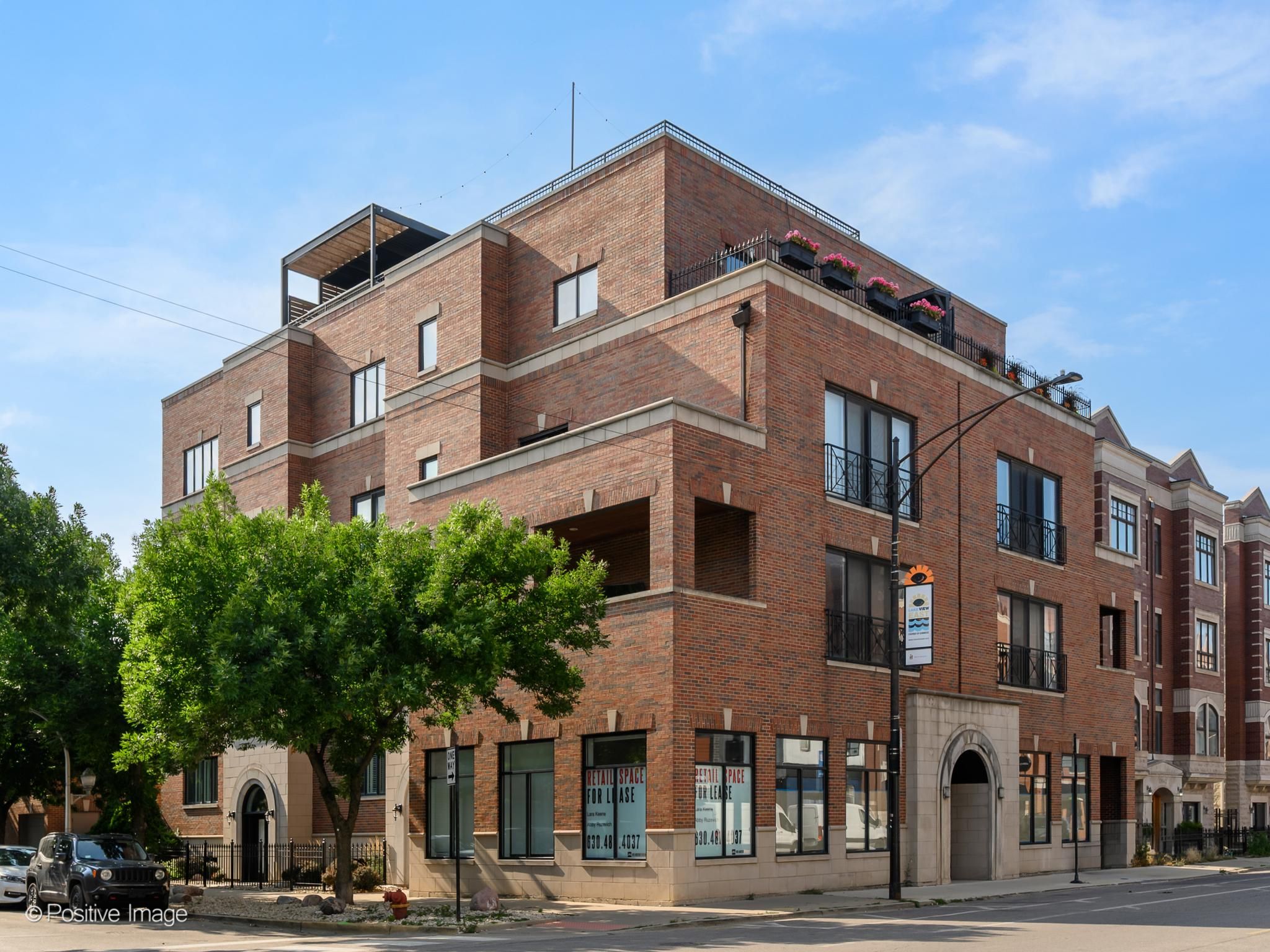 802 W Wolfram Street #3N